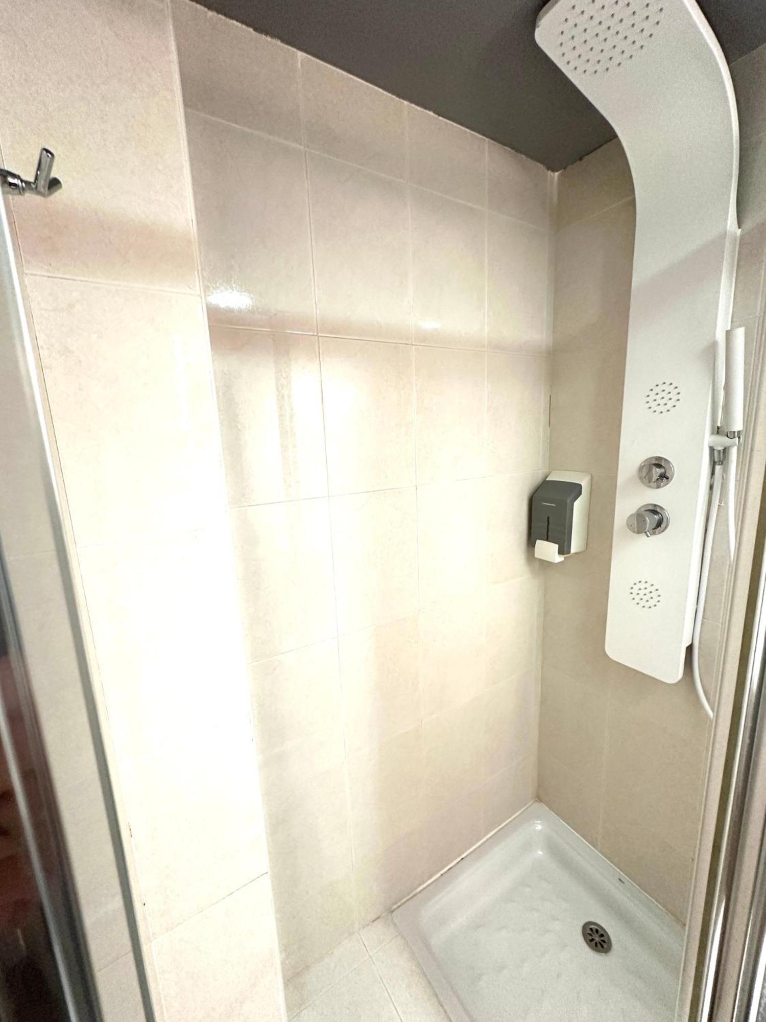 Hostal Myd Pantano Pelayos de la Presa Εξωτερικό φωτογραφία