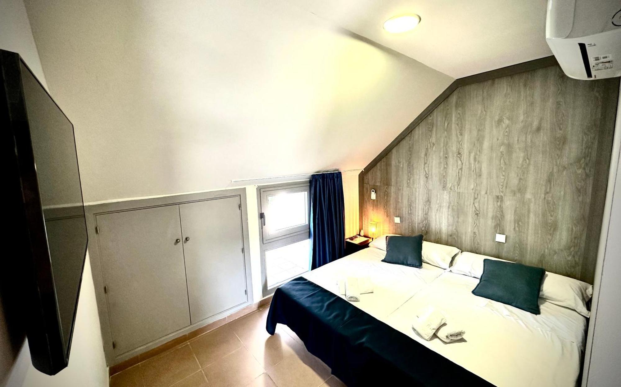 Hostal Myd Pantano Pelayos de la Presa Εξωτερικό φωτογραφία